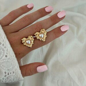 SKU:0008 Gold heart-shaped earrings with pearl heart made of stainless steel